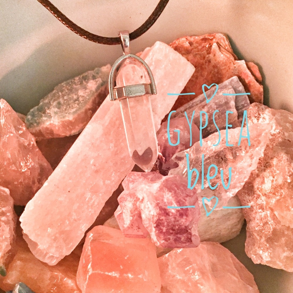 SOLD‼️ Clear Crystal Quartz Pendant 🌴